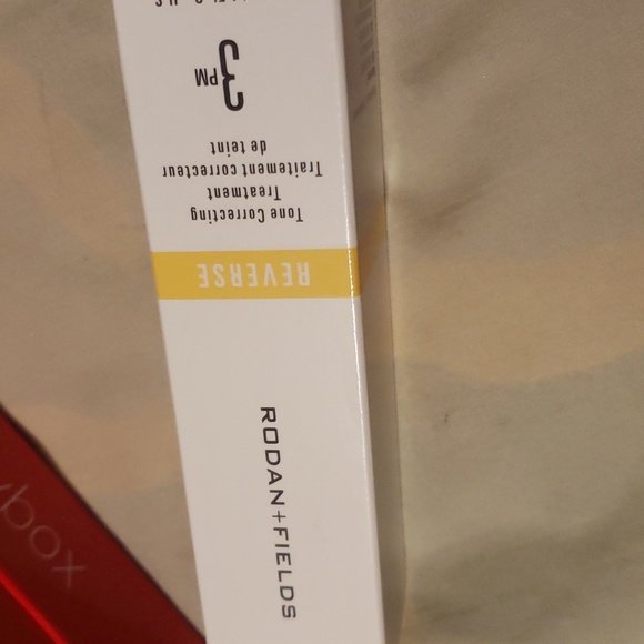 Rodan and Fields Reverse 3PM Step #3 tone correcting treatment. - Picture 5 of 7